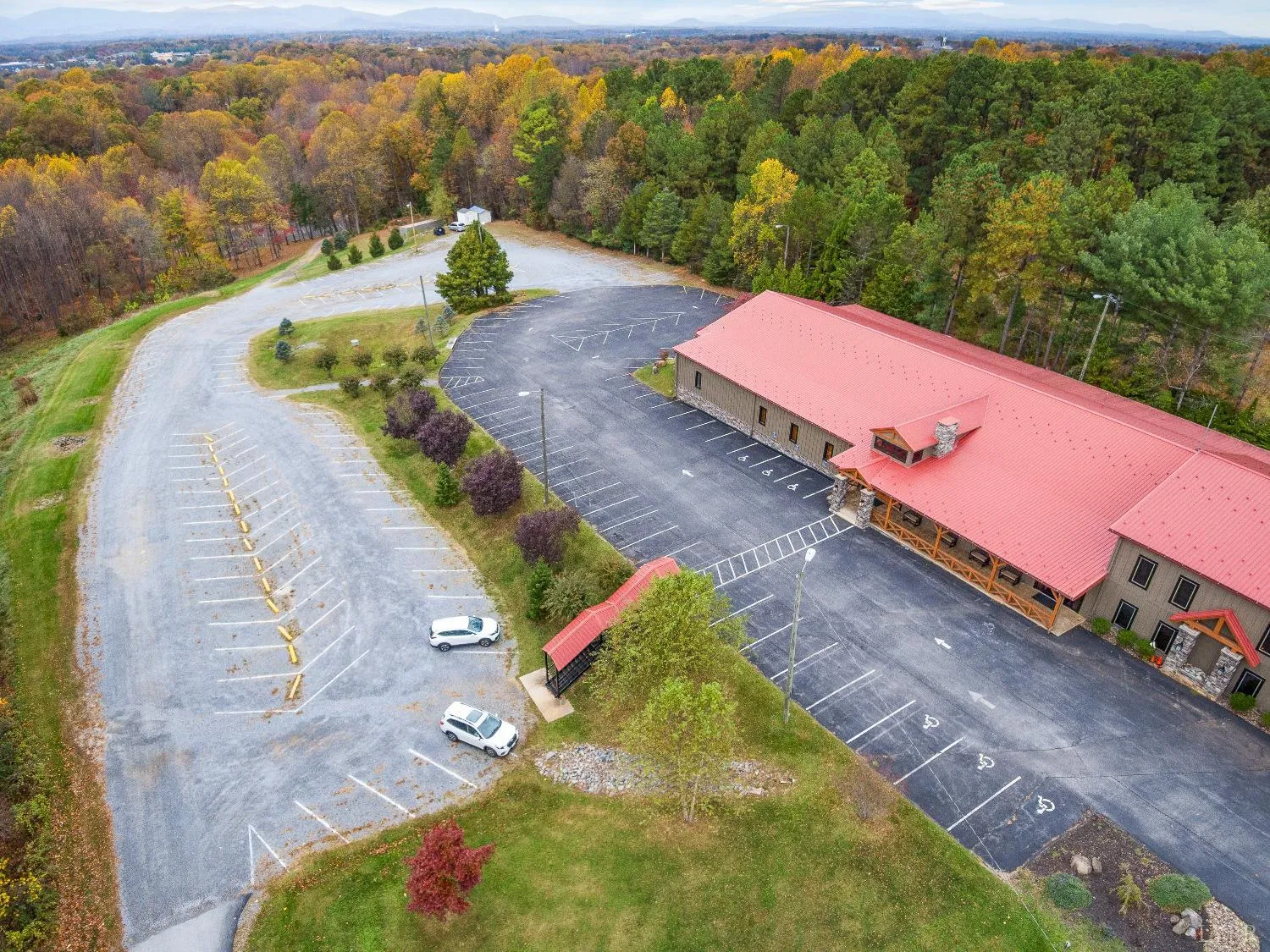 Rivermont-Schools-Lynchburg-Leesville-Campus-ParkingLot-Exterior